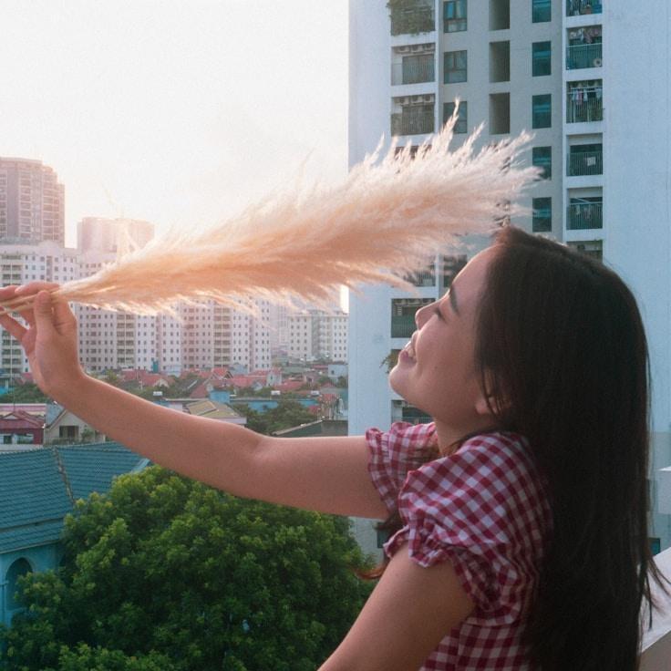 Jordan Kim, Client Relations Director, discussing corporate gifting strategy with business clients